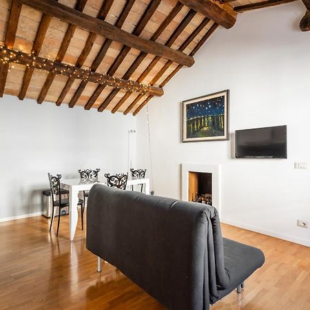 Pavone Centre Romantic Apartment Bagian luar foto