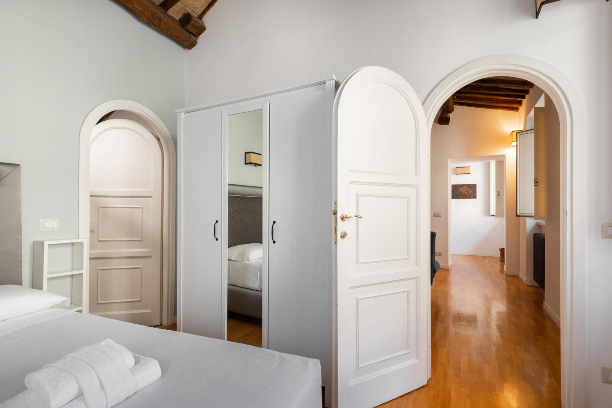 Pavone Centre Romantic Apartment Bagian luar foto