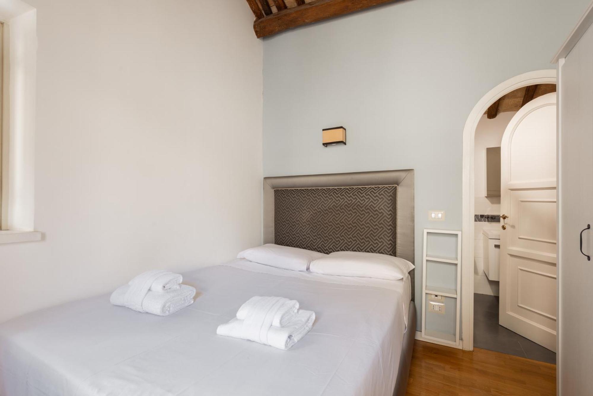 Pavone Centre Romantic Apartment Bagian luar foto